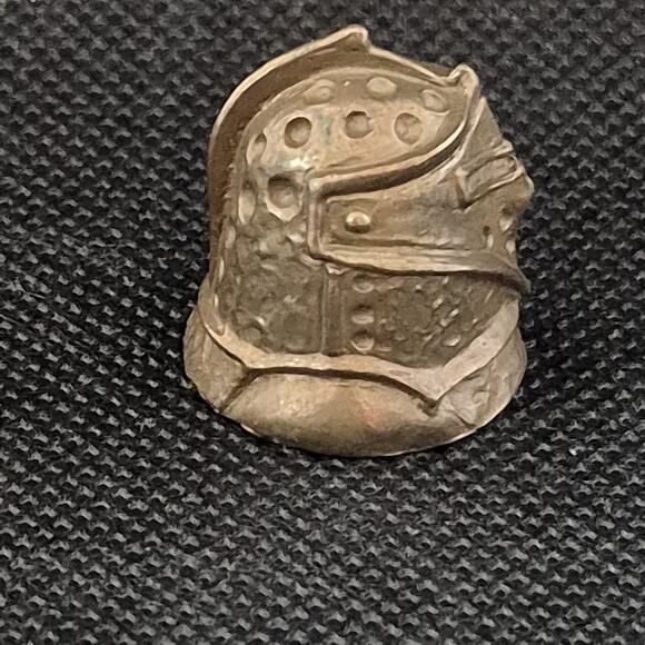 Unique Brass Colored Knights Helmet Thimble Heirloom Edition Sewing - Picture 6 of 16